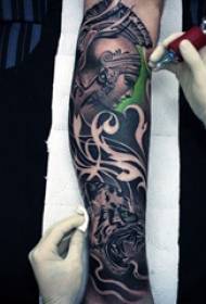Tatuaj roman războinic dominator model de tatuaj roman războinic