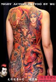 Per una raccomandazione simile a un tatuaggio, un tatuaggio divino a tutta schiena