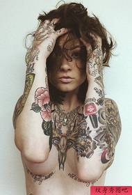 Жінка квітка рука татуювання візерунок