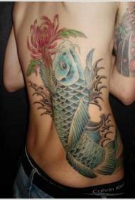 Blauwe koi vis en chrysanthemum terug tattoo patroon