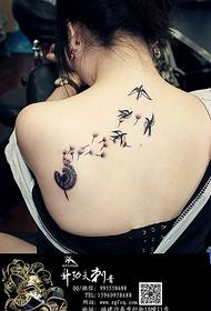 Maskros tatuering - axel tatuering - kvinnlig tatuering