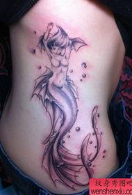 Дівчина стороні талії русалка татуювання візерунок