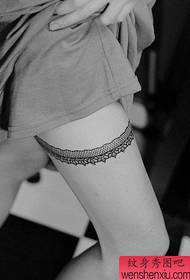 Красота крака поп секси дантела модел татуировка