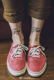 Личност дечака ноге модне енглеске тетоваже илустрације