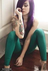 Patrón de tatuaje púrpura de moda hermana