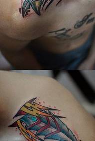 Padrão de tatuagem punhal ombro legal clássico masculino