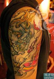 tato keren di lengan pria