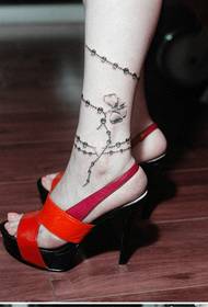 Beautiful legs, popular exquisite anklet tattoo pattern
