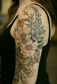 un set de modele frumoase delicate de tatuaje de flori