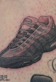 Modello di tatuaggi di scarpe realiste di moda