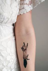 Lindo patrón de tatuaxe de raposo brazo encantador