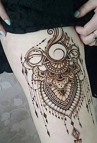 Henna- ის ტატუების დიზაინის ჯგუფი მოდური ქალებისთვის