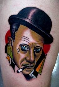 Naujienos mokyklos stiliaus spalvingo rūkančio vyro portreto tatuiruotė