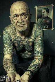 Європейський та американський малюнок татуювання старий чоловік