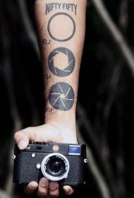 Tatuagem câmera câmera tatuagem padrão carregando memória