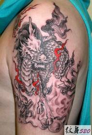Ang paboritong panlalaki ng mga klasikong Kirin sunog unicorn tattoo