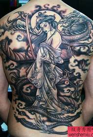 Cool moški polni hrbtni lepotni vzorec tetovaže gejše