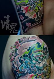 Klassisk cool Tang lejon tatuering mönster för manlig arm