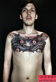 Vīrieša priekšējā krūtīs vēsais populārais Tang lauvas tetovējums