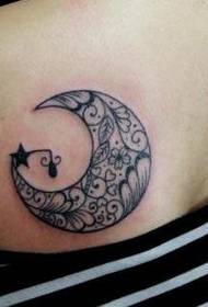 A totem maan tatoeëringspatroon waarvan meisies hou