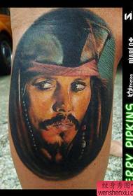 O brazo popular e popular pirata caribeño, Jack Captain, patrón de tatuaxe