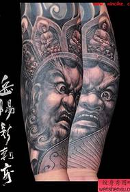 Kar tartja a nemzeti király tetoválás mintát