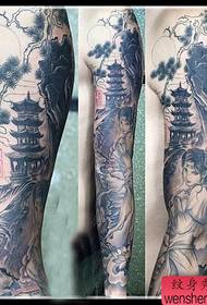 Arma un fermoso patrón de tatuaxe de paisaxe de pintura