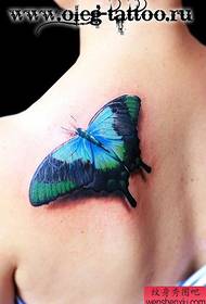 Skaists plecu krāsas skaists tauriņa tetovējuma raksts