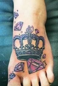 Прекрасна шема на тетоважи со дијаманти што ќе им се допадне на тетоважите мажите и жените