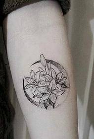 Et sett med vakre blomster tatoveringsdesign for jenter