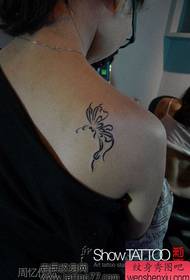 Prachtich en prachtich totem-flinters tatoeëringspatroon