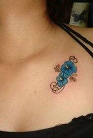 Lepo cvetlično dekle edinstven vzorec tatoo