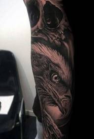 Tattoo eagle foto vinnige en oorheersende tatoeëringpatroon van arend