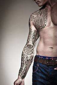 Ferskate manlju tribale totem tatoeëringsfoto's