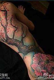 Smukt fersken blomstre tatoveringsmønster
