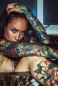 European and American beauty who loves tattoos is the most beautiful