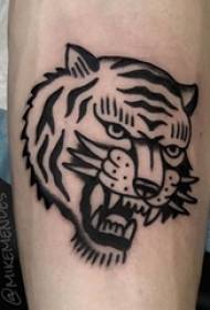 Baile mnyama tattoo mwanafunzi wa kiume mkono mkali tiger picha ya tattoo