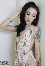 सेक्सी स्त्रैण महिला टैटू पैटर्न