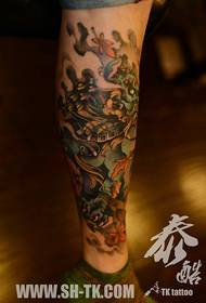 Cool popular Tang lion tattoo pattern on the legs