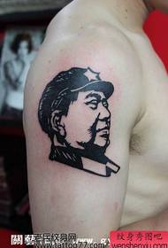 Tetovažni vzorec portretnega portretnega tatoo z velikim rokom totem