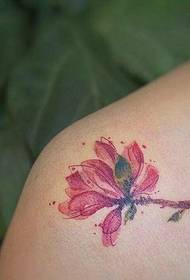 Um conjunto de padrões de tatuagem de flores adequados para flores de amor e mulheres bonitas