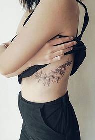 un grupo de diseños de tatuajes frescos muy femeninos