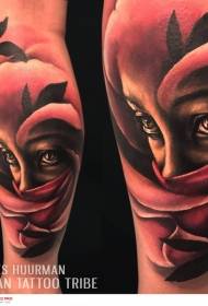 Нова училишна боја жена се зголеми шемата за тетоважа во комбинација