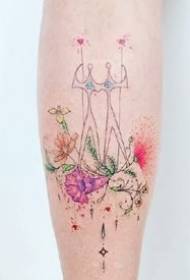 Majhna tetovaža sveže barve: preprost barvni majhen svež tatoo vzorec za dekleta