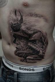 Struk na boku smeđi stari ratnički portret s uzorkom tetovaže kacige