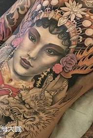 Узорак тетоваже трбушног цвијета