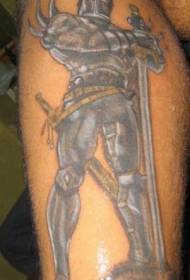 Armadura de guerreiro de bezerro com espada longa pintada padrão de tatuagem