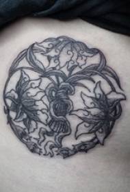 Девушка боковой талии на черно-белом колючке растения абстрактная линия цветок тату картина