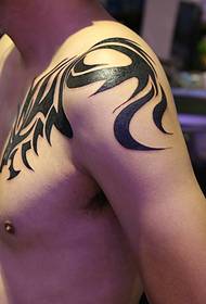 Very suitable for boys, a dragon totem tattoo tattoo