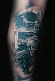 Arm black ash helm prajurit kuno dengan pola tato gagak